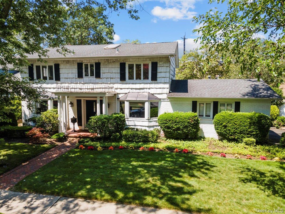 15 Sherwood Lane, Cedarhurst, NY 11516