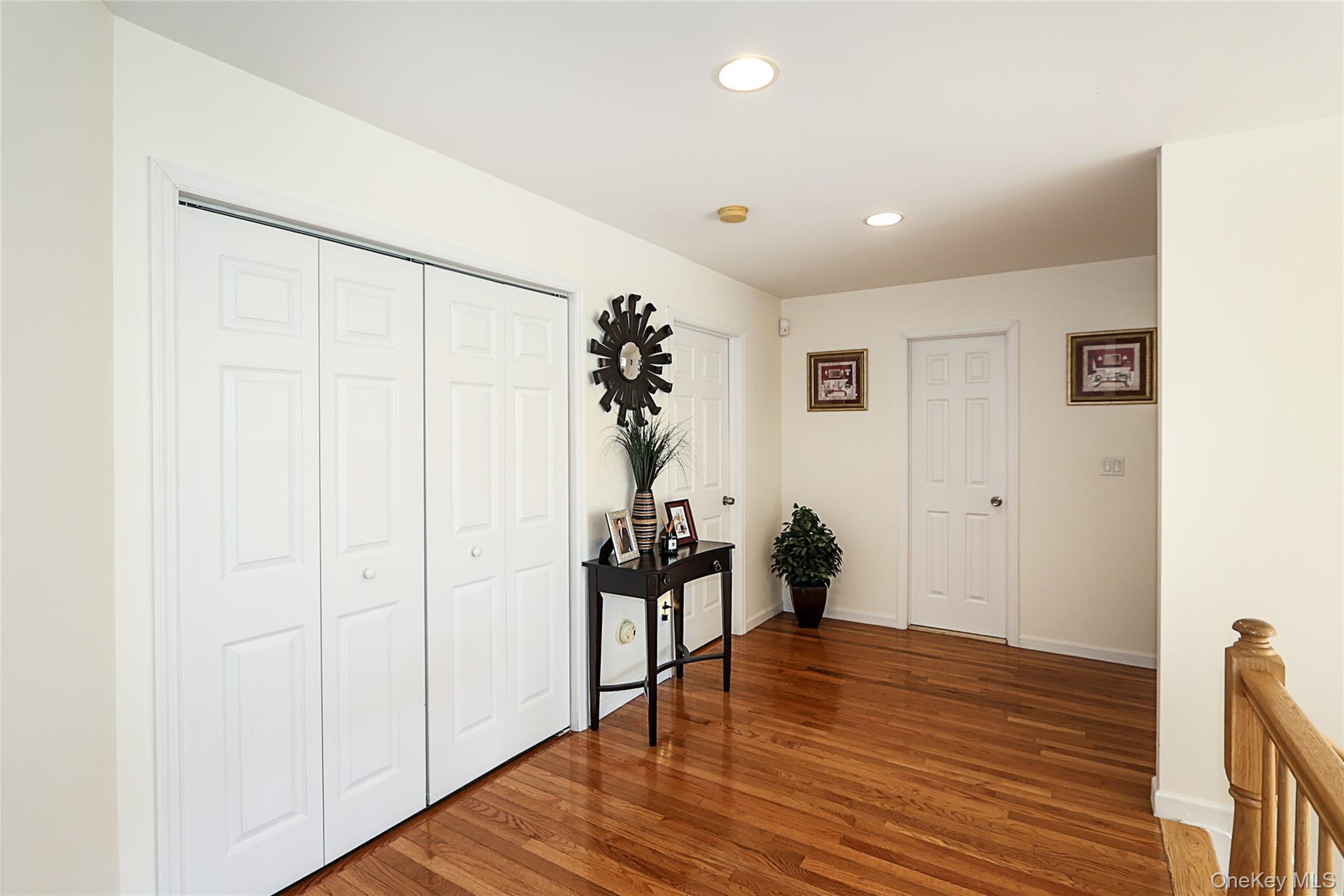 27 Dale Drive, Farmingdale, NY 11735