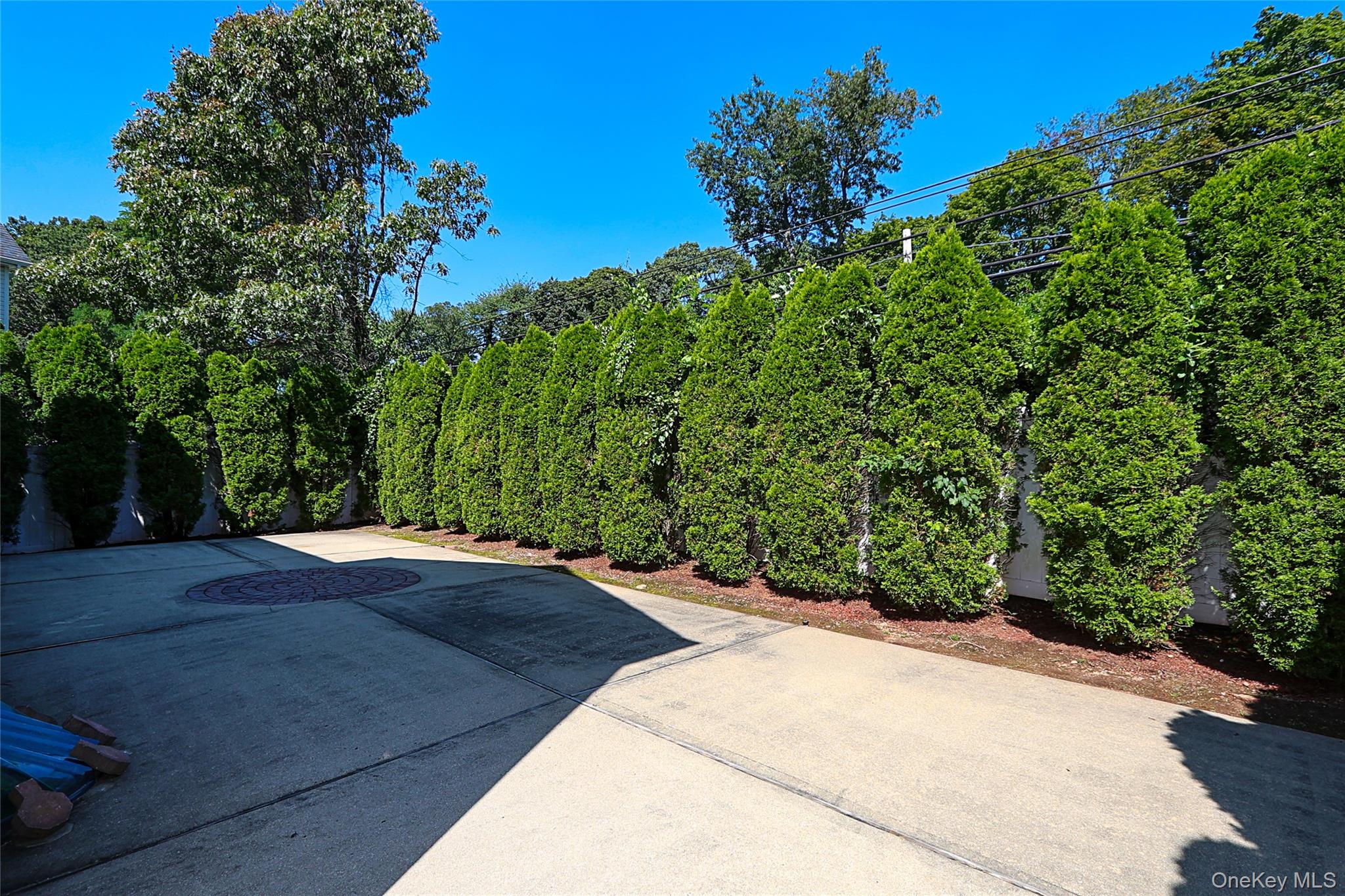 27 Dale Drive, Farmingdale, NY 11735