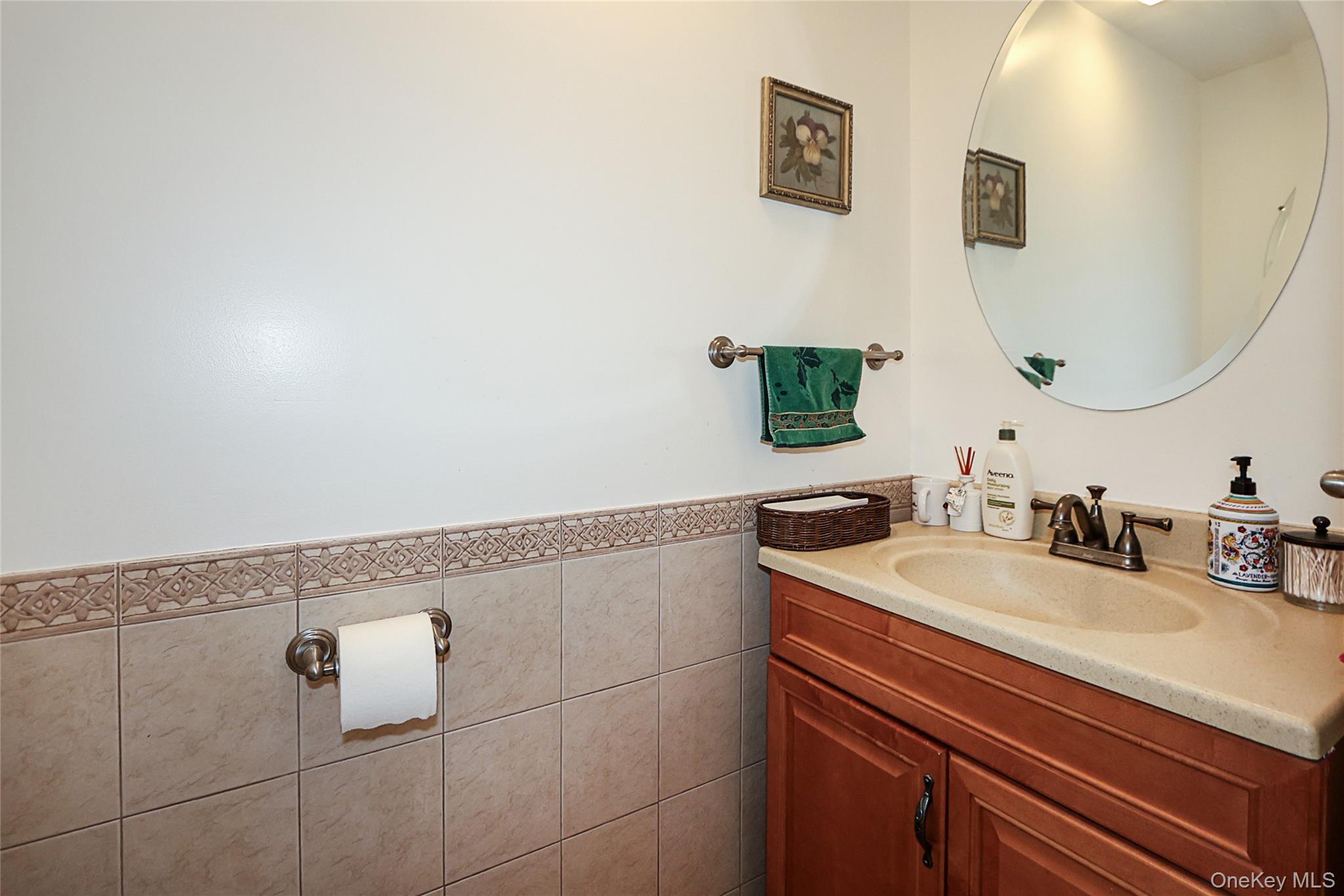 27 Dale Drive, Farmingdale, NY 11735