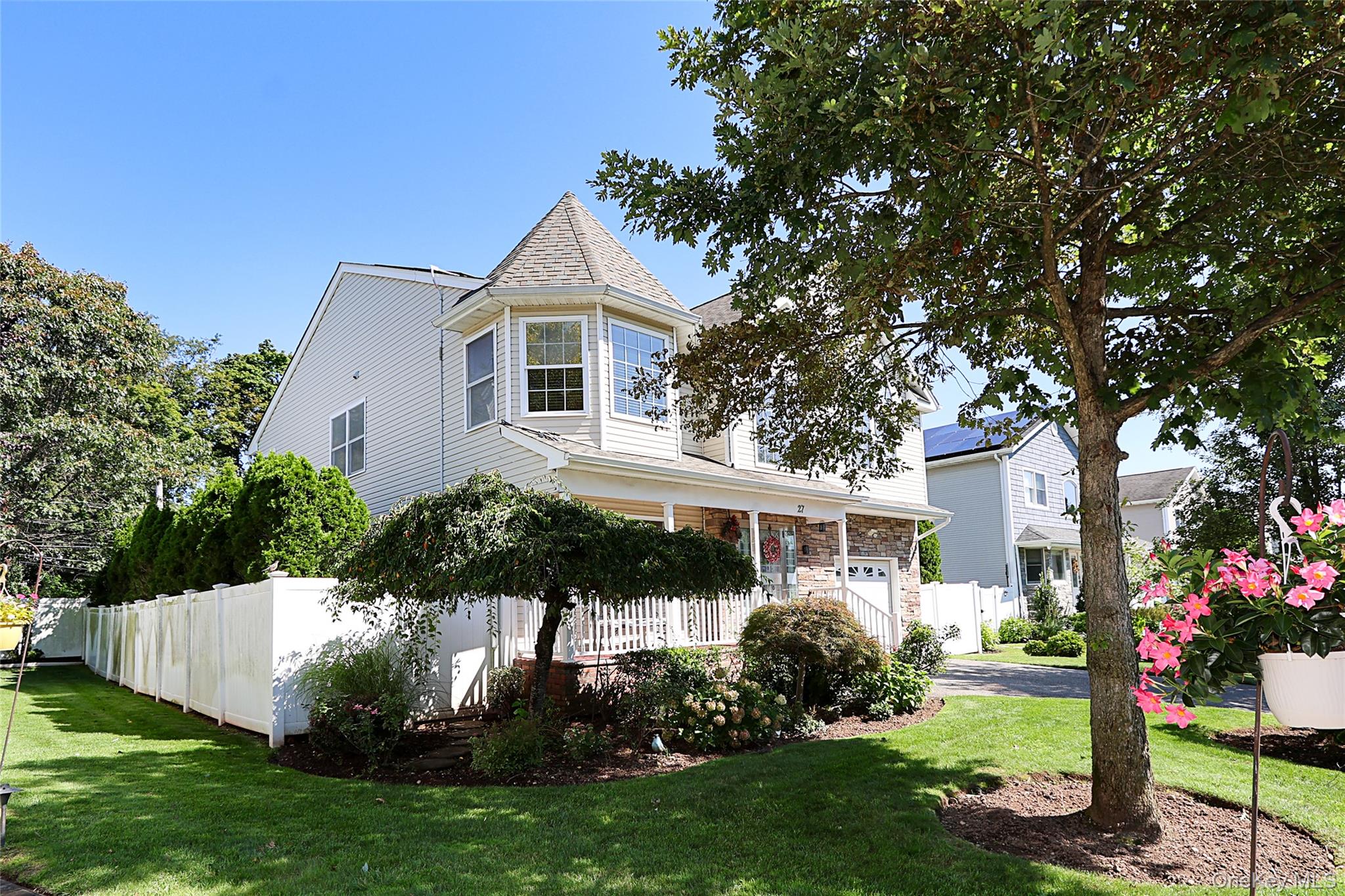 27 Dale Drive, Farmingdale, NY 11735