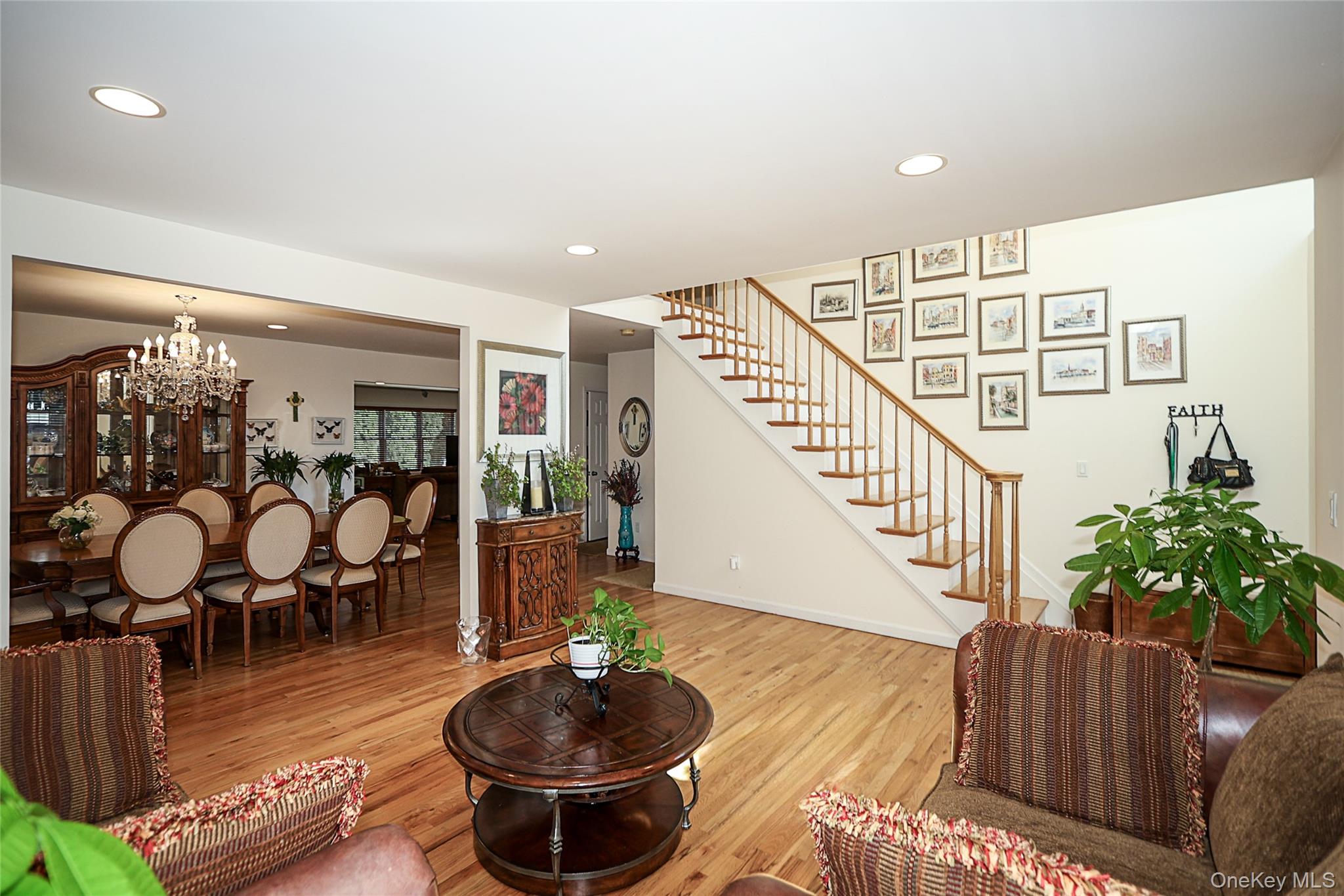 27 Dale Drive, Farmingdale, NY 11735