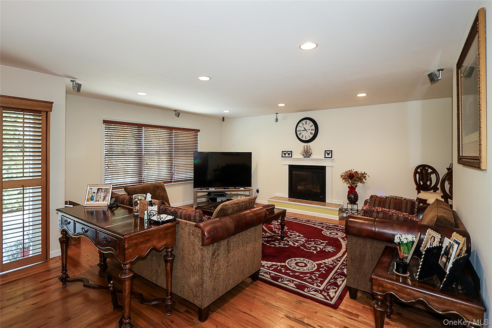 27 Dale Drive, Farmingdale, NY 11735