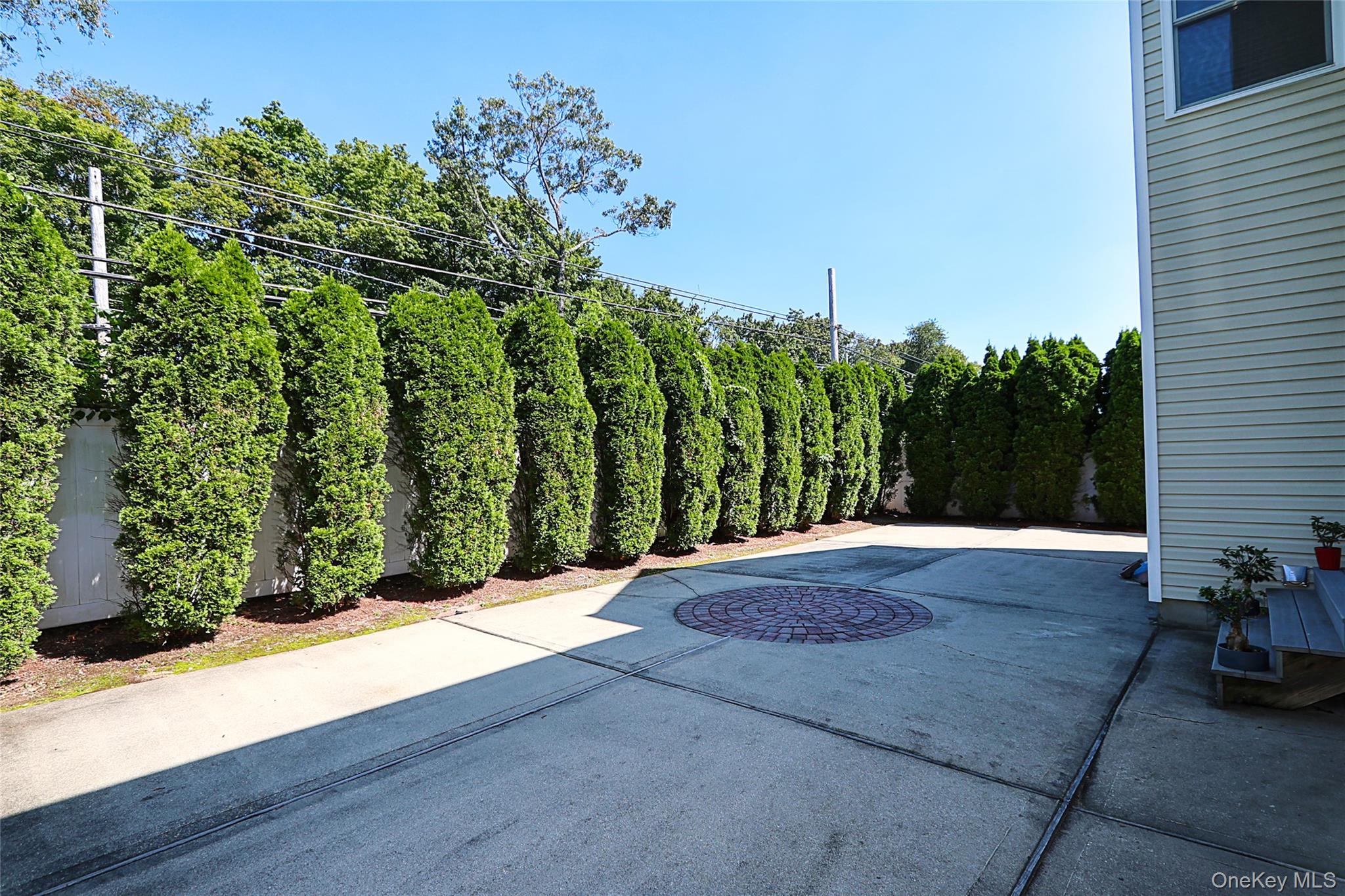 27 Dale Drive, Farmingdale, NY 11735