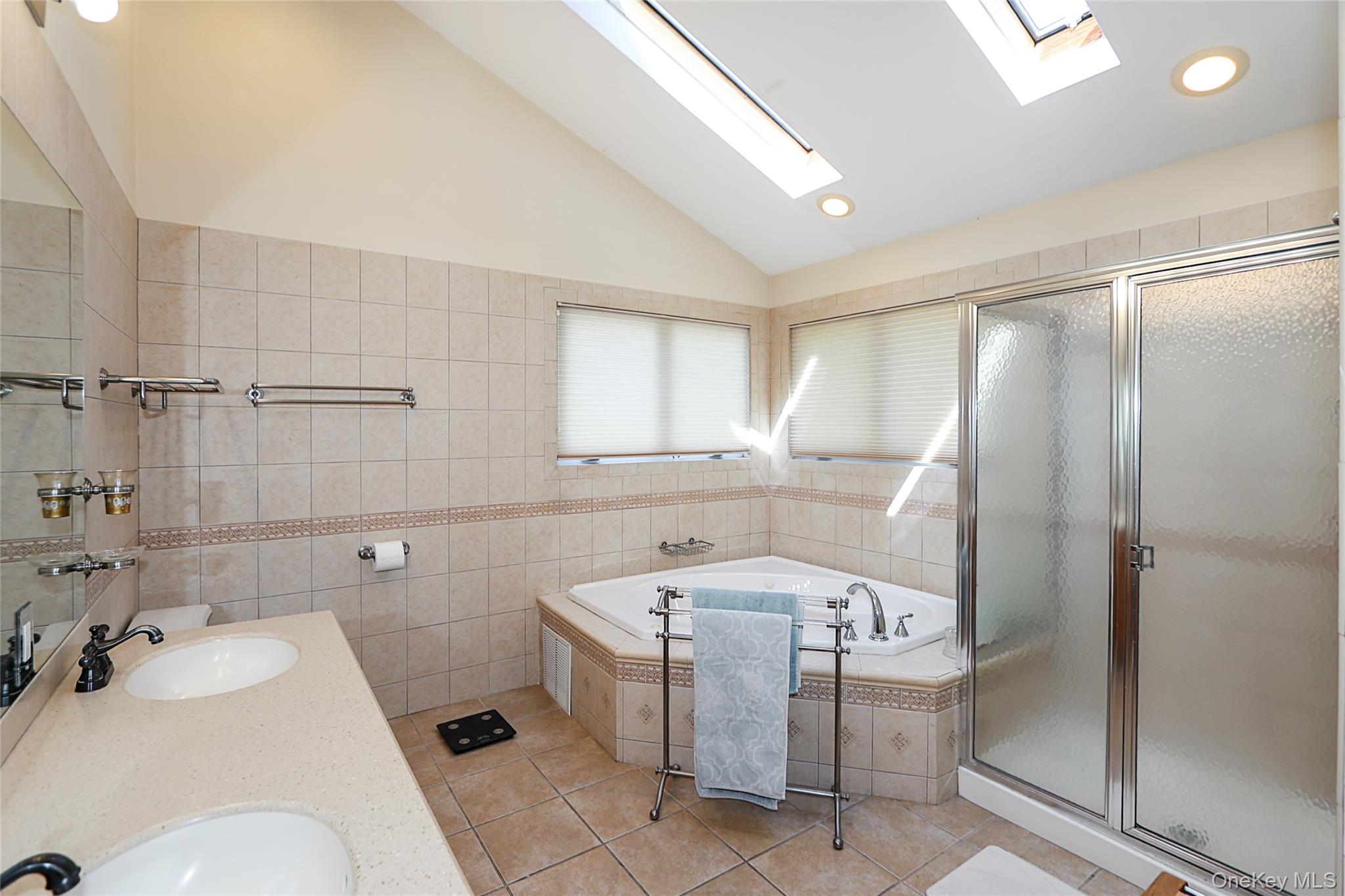 27 Dale Drive, Farmingdale, NY 11735