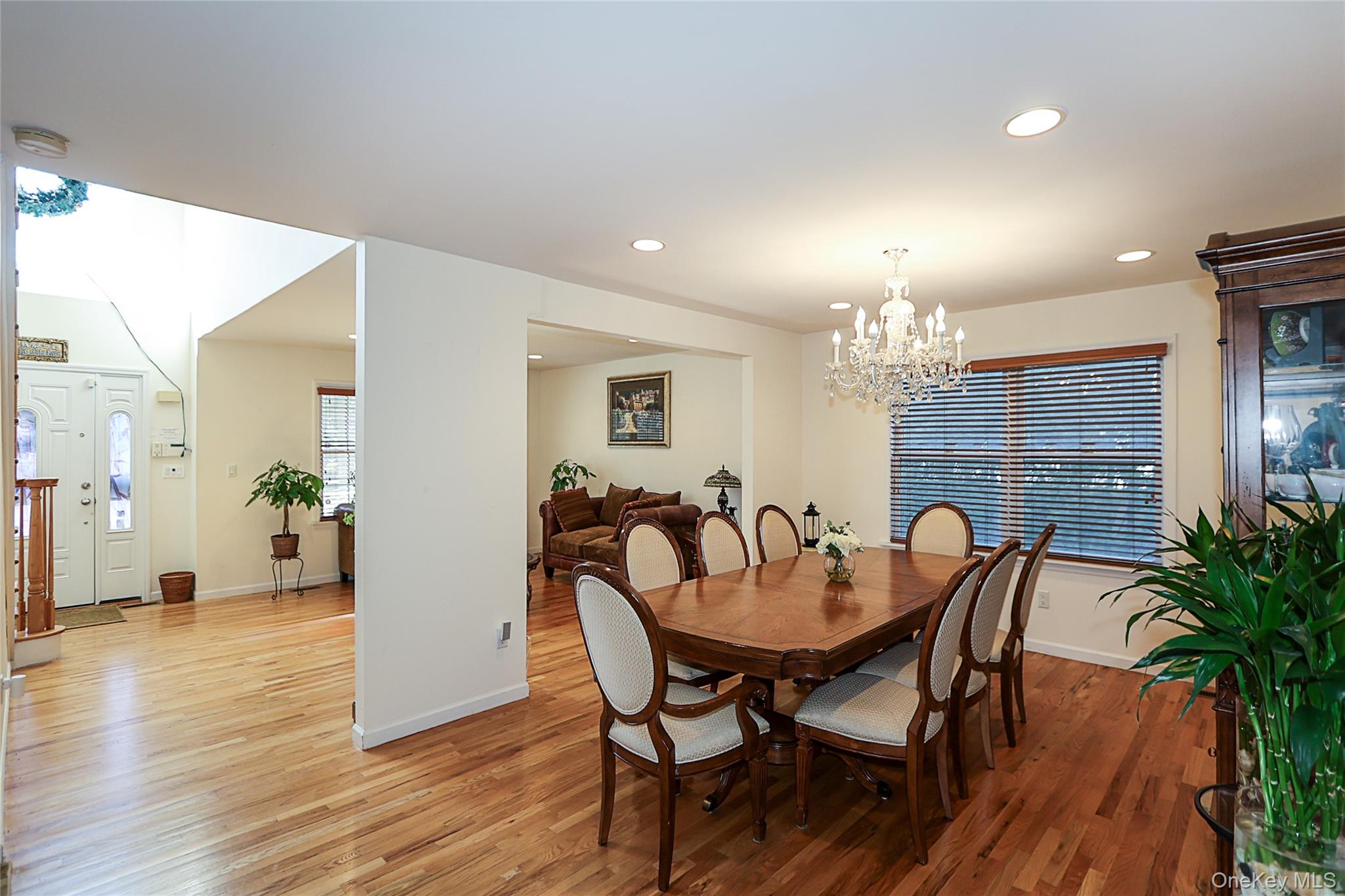 27 Dale Drive, Farmingdale, NY 11735