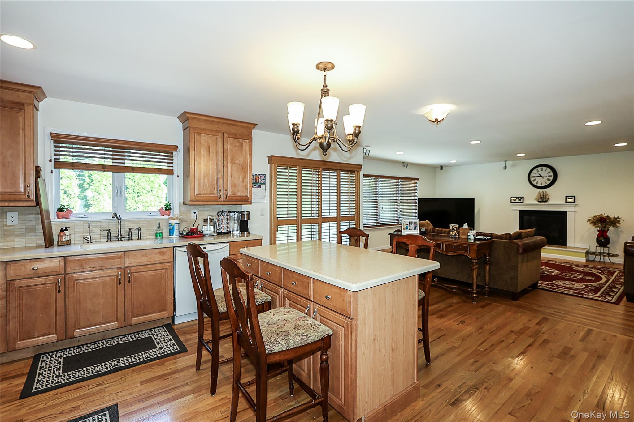 27 Dale Drive, Farmingdale, NY 11735