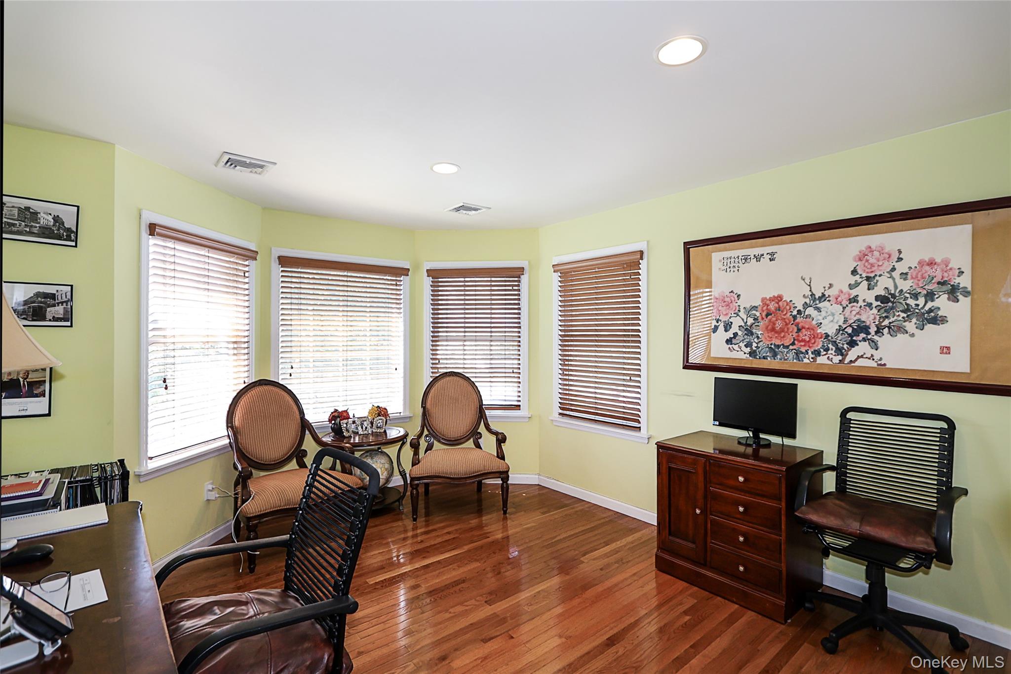 27 Dale Drive, Farmingdale, NY 11735