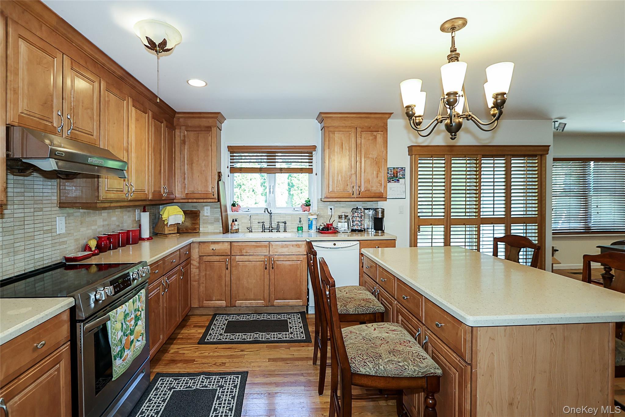 27 Dale Drive, Farmingdale, NY 11735