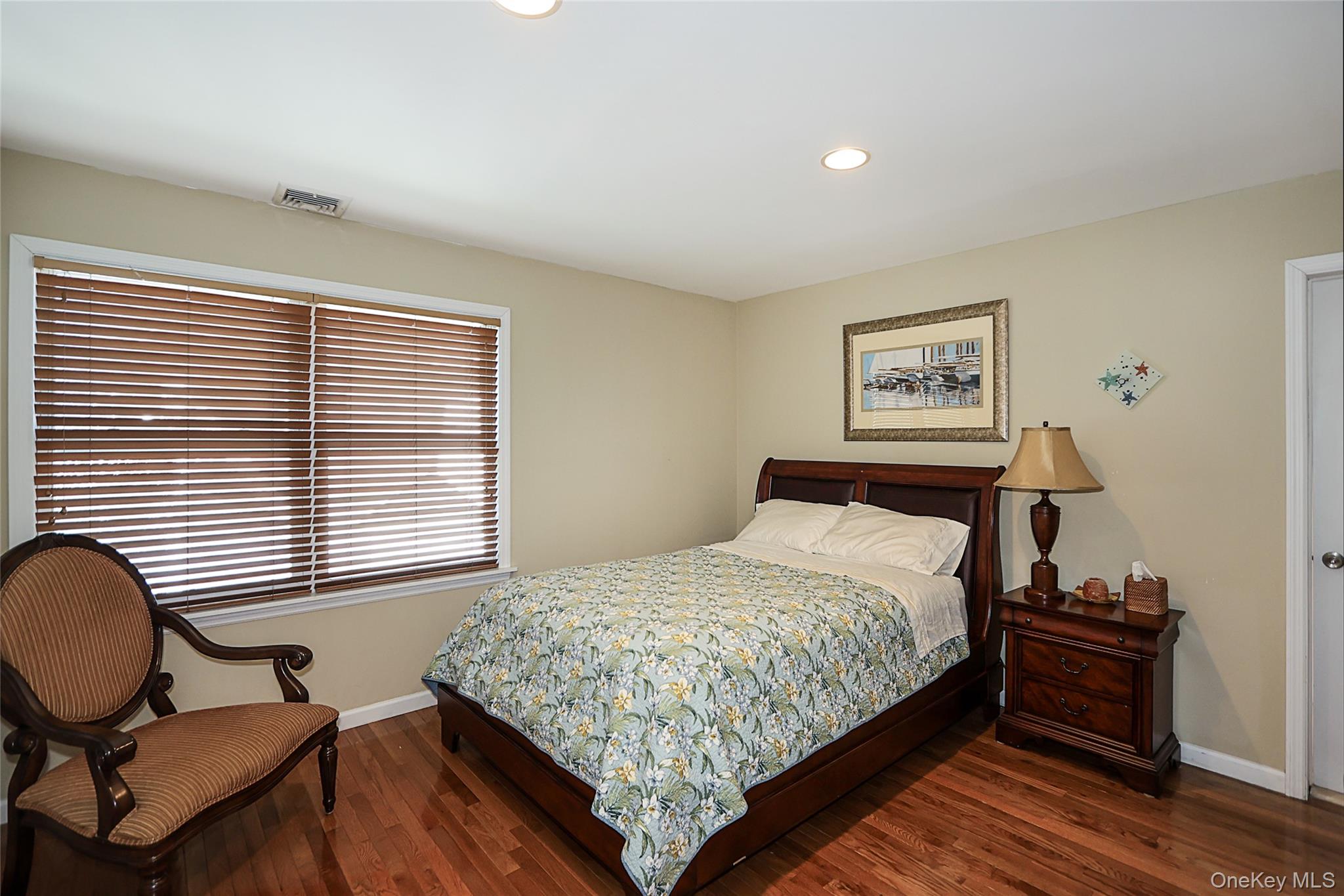 27 Dale Drive, Farmingdale, NY 11735