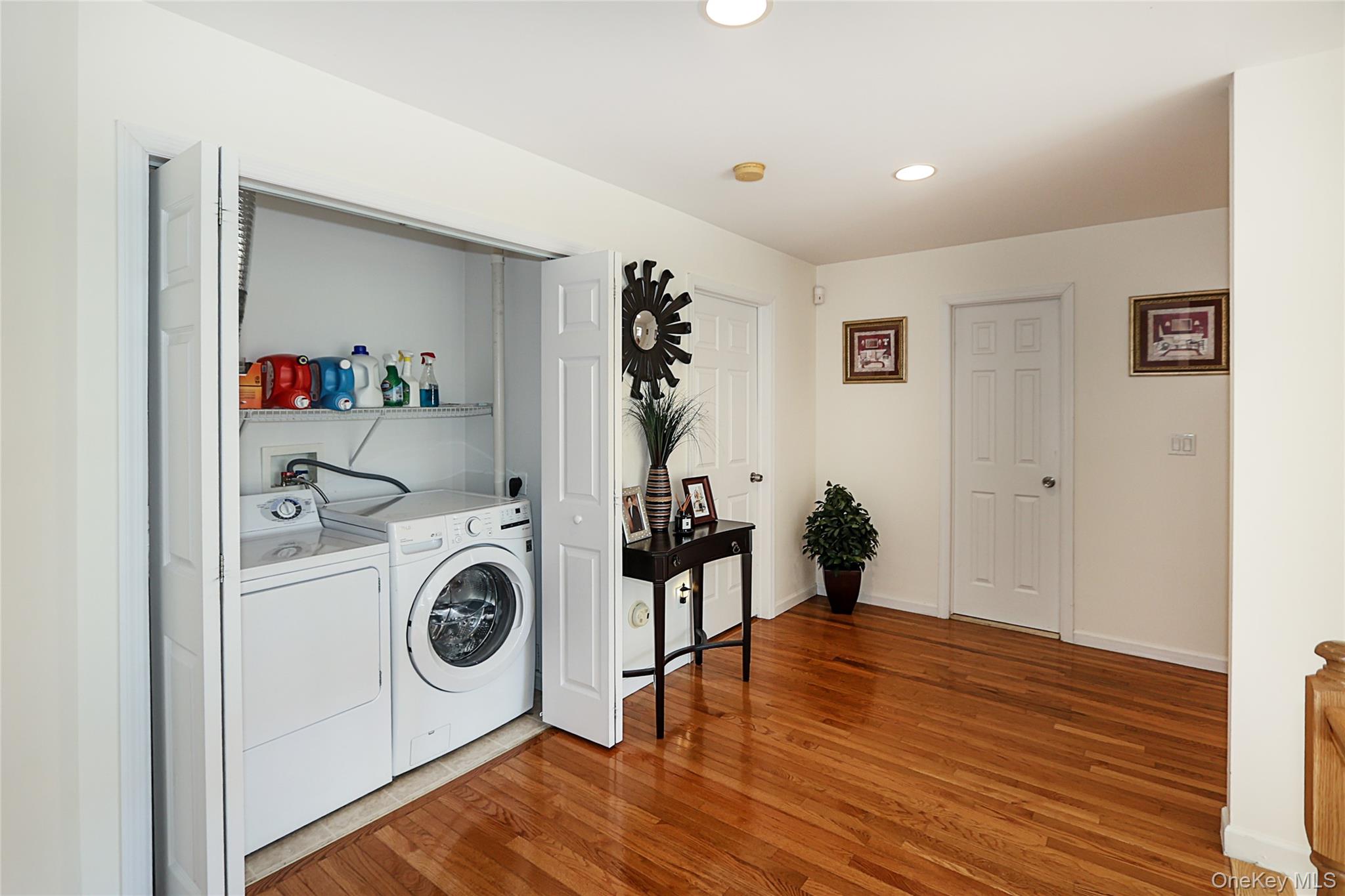 27 Dale Drive, Farmingdale, NY 11735