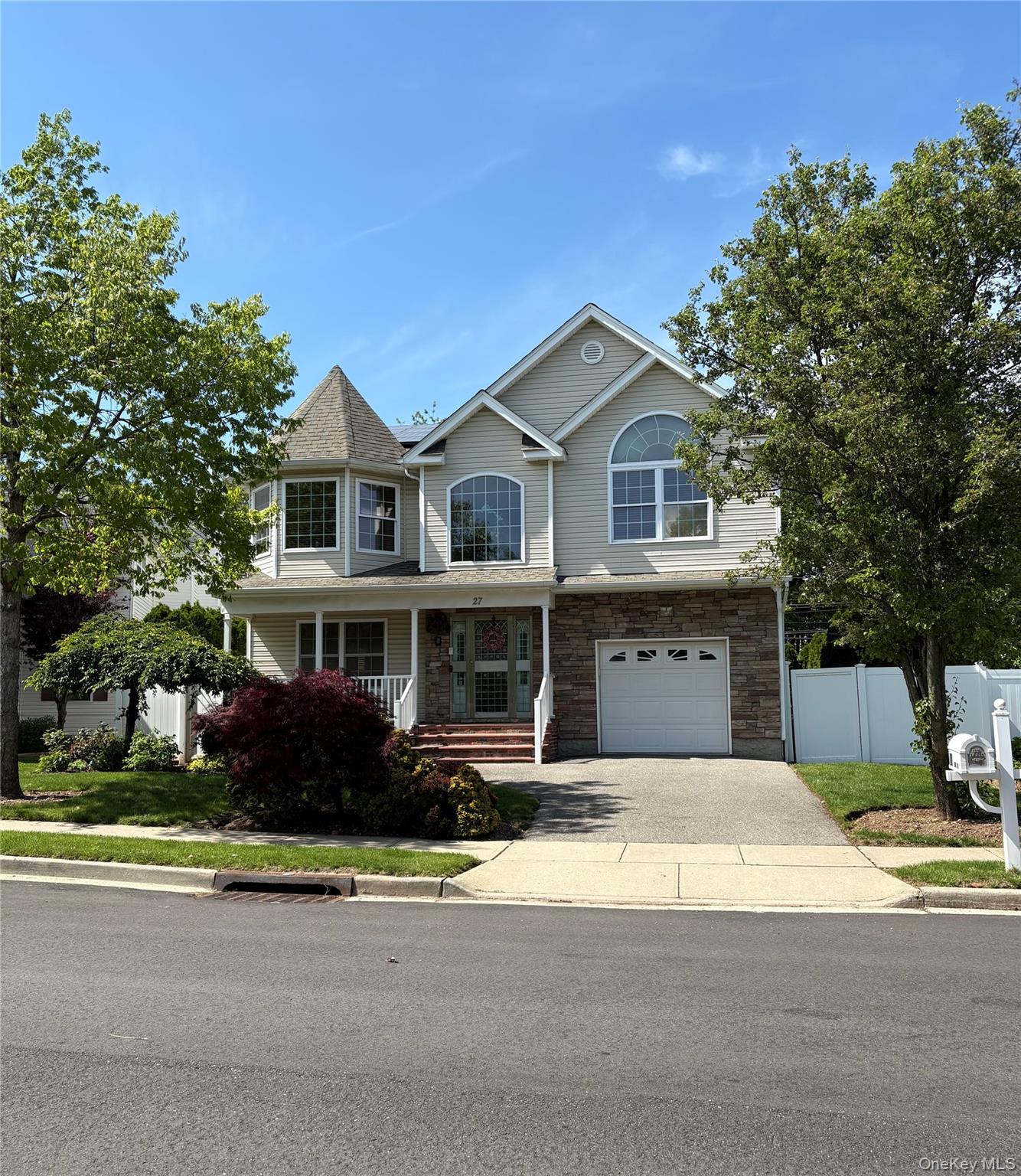 27 Dale Drive, Farmingdale, NY 11735