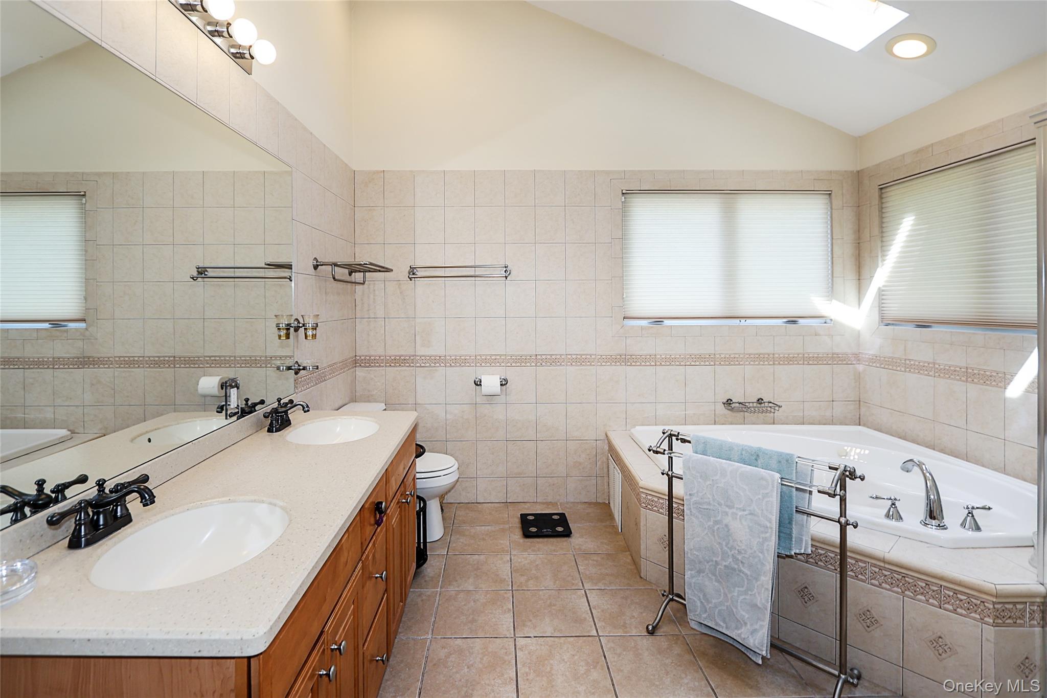 27 Dale Drive, Farmingdale, NY 11735