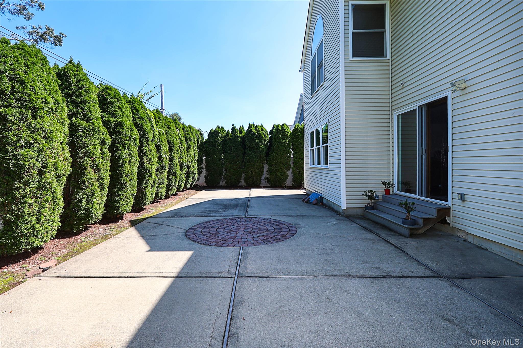 27 Dale Drive, Farmingdale, NY 11735