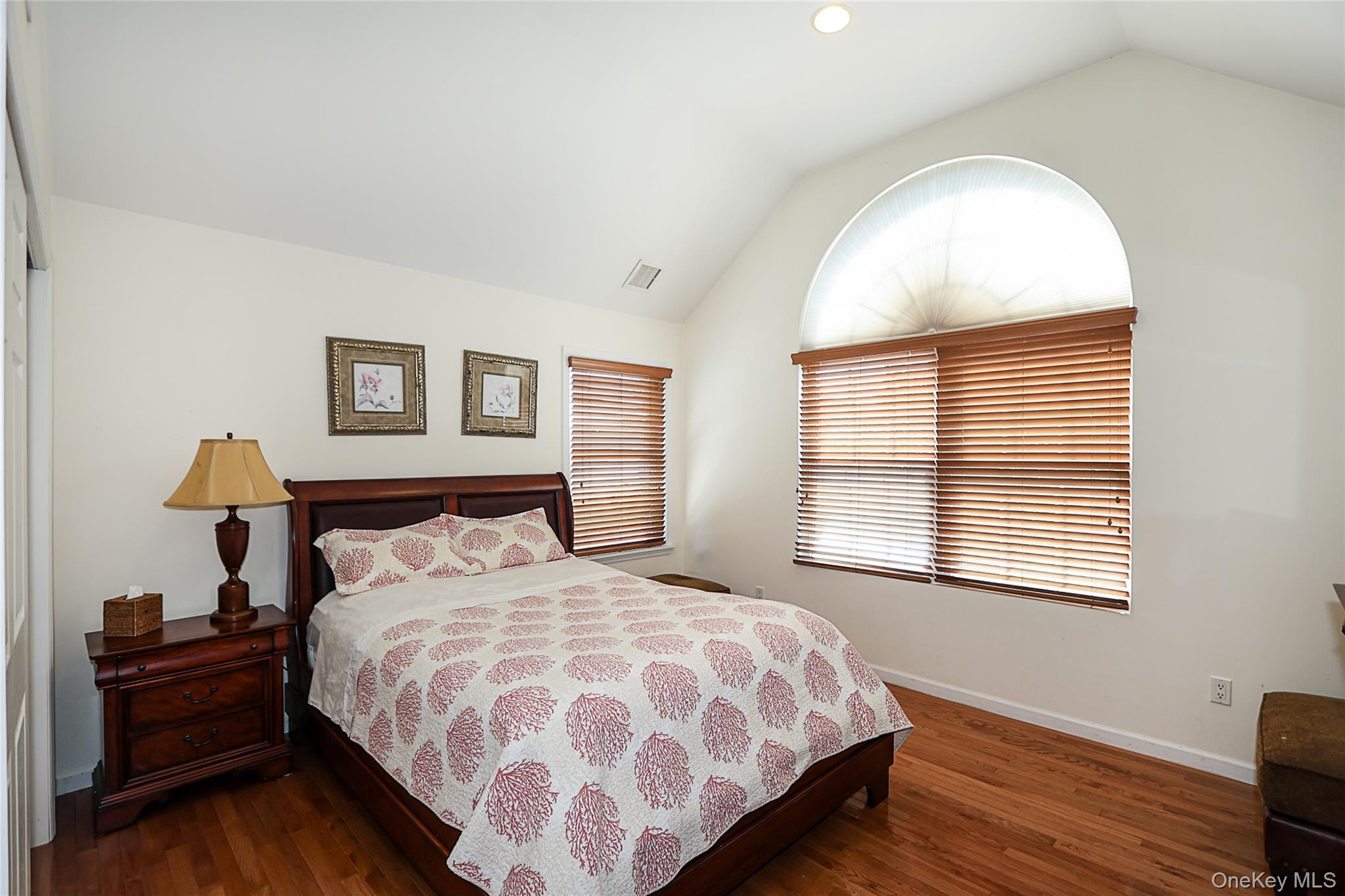 27 Dale Drive, Farmingdale, NY 11735