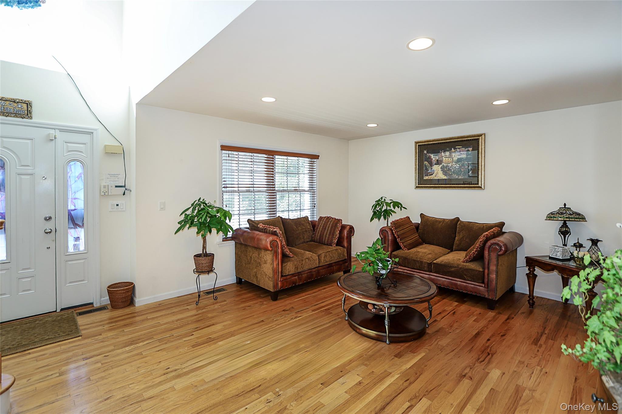 27 Dale Drive, Farmingdale, NY 11735