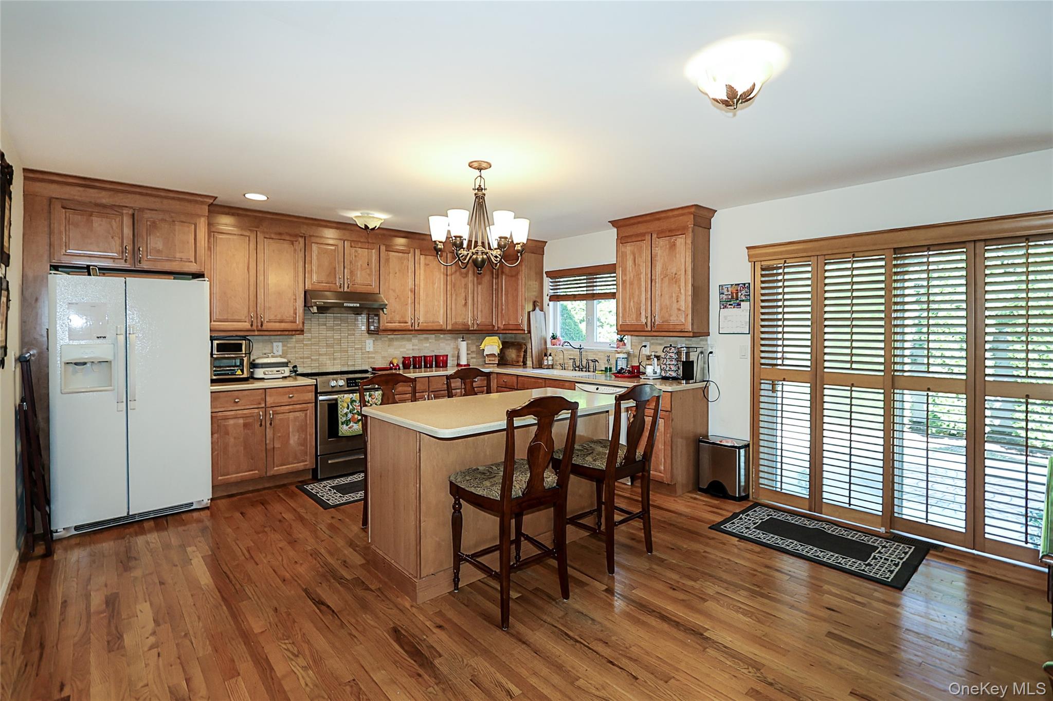 27 Dale Drive, Farmingdale, NY 11735