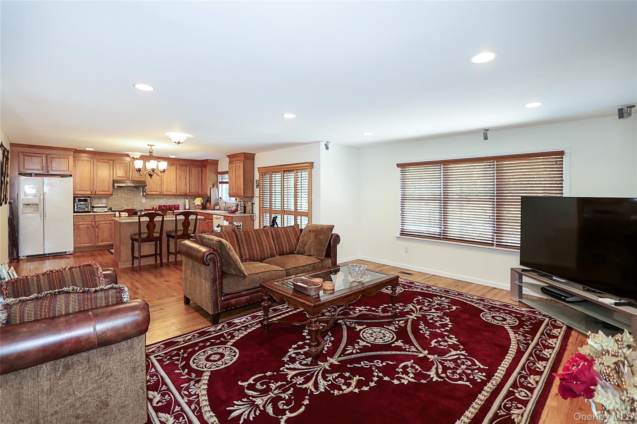 27 Dale Drive, Farmingdale, NY 11735