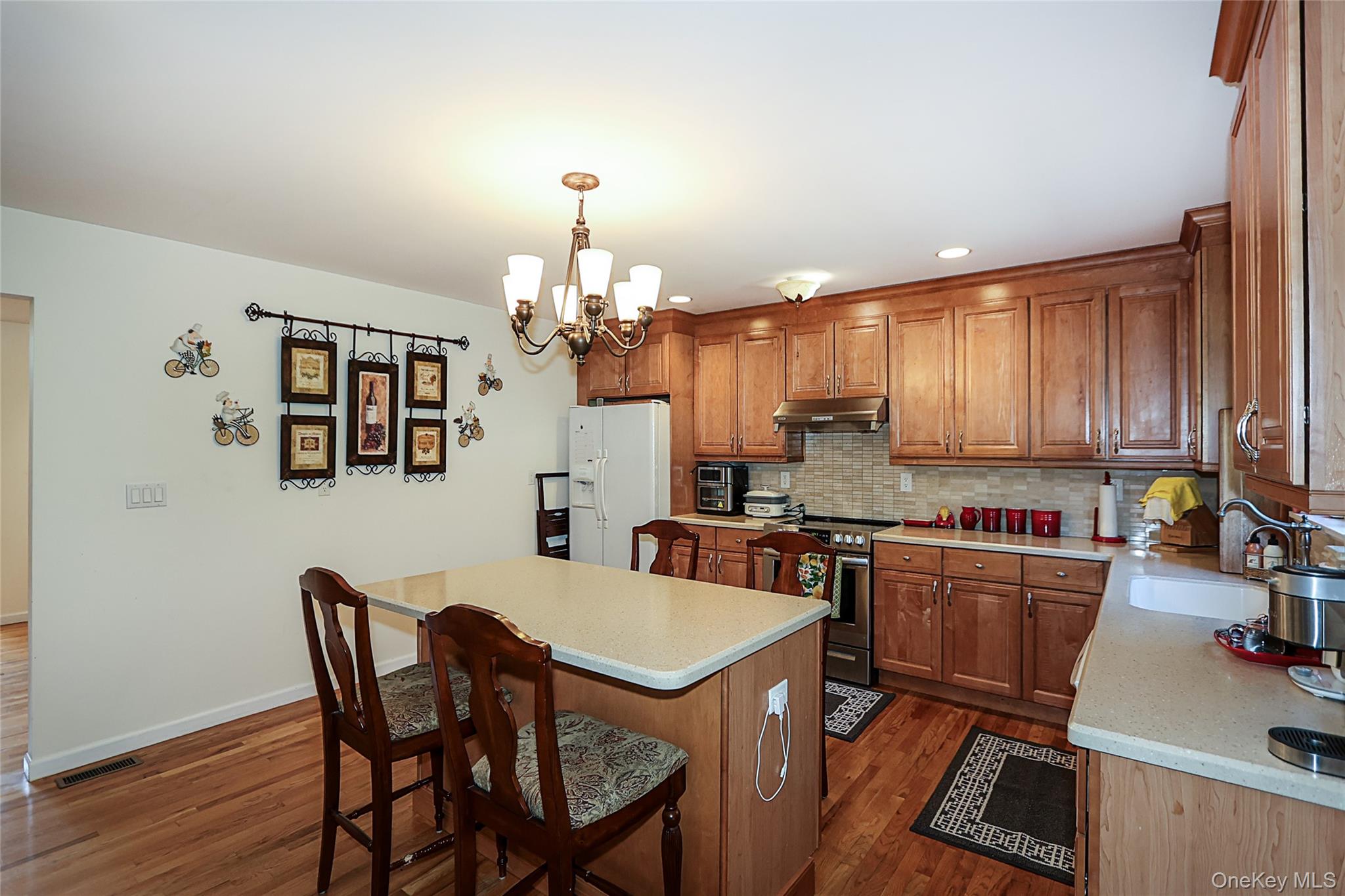 27 Dale Drive, Farmingdale, NY 11735