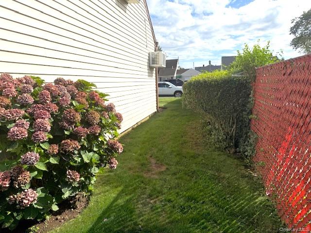 17 Club Lane, Levittown, NY 11756