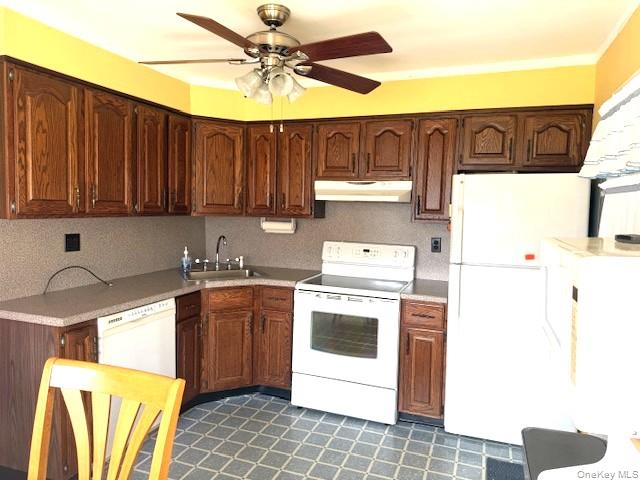 17 Club Lane, Levittown, NY 11756