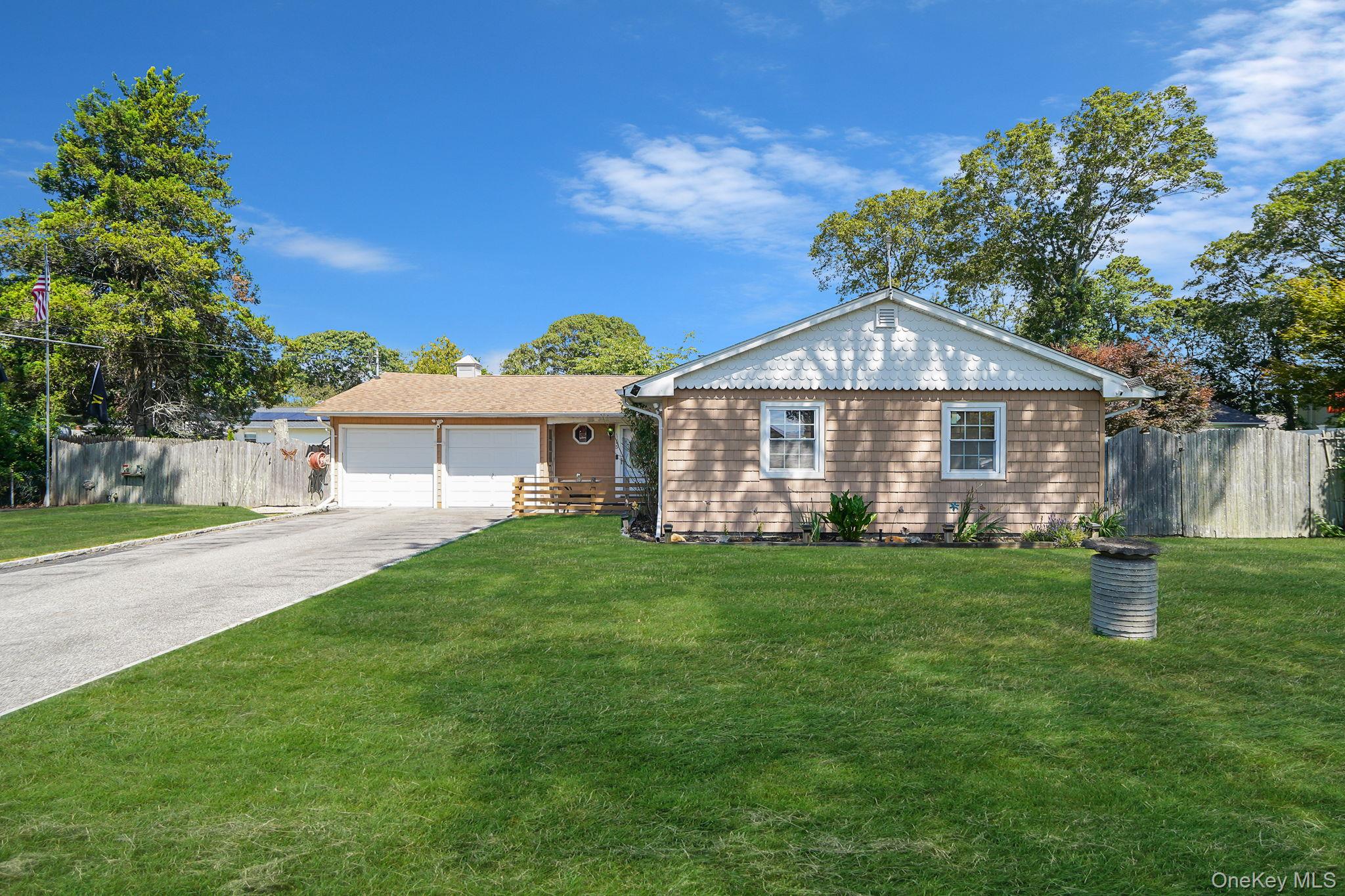 15 Flintlock Drive, Shirley, NY 11967