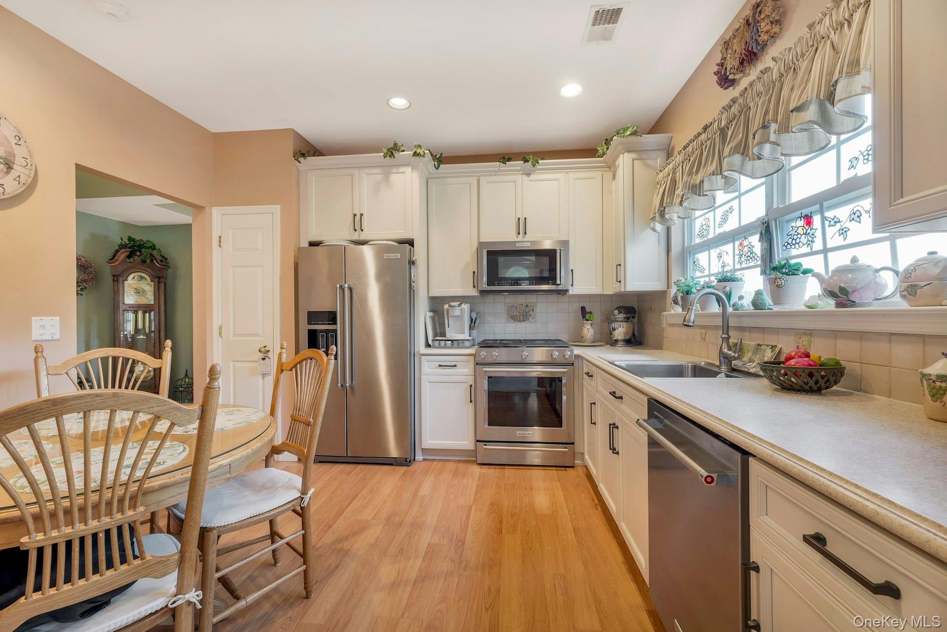 537 Highland Court, Moriches, NY 11955