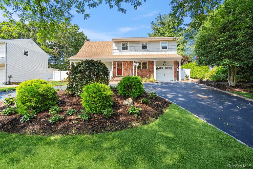 22 Robin Lane, Kings Park, NY 11754