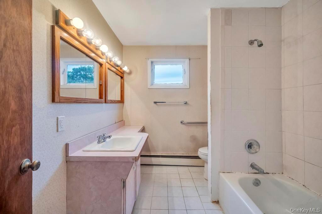 14 Woodvale Avenue, Kings Park, NY 11754