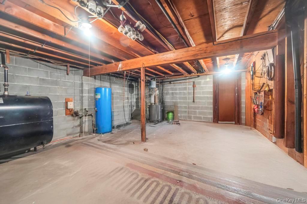 14 Woodvale Avenue, Kings Park, NY 11754