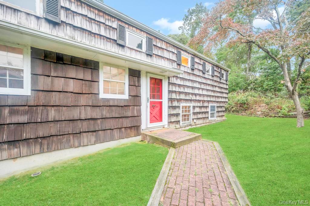 14 Woodvale Avenue, Kings Park, NY 11754