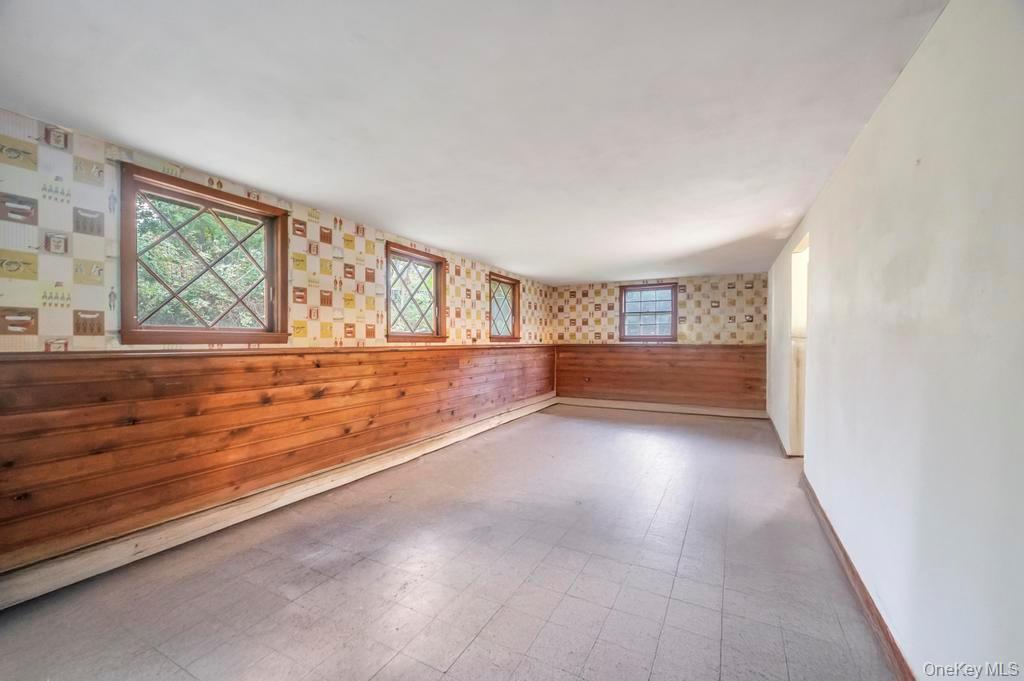 14 Woodvale Avenue, Kings Park, NY 11754