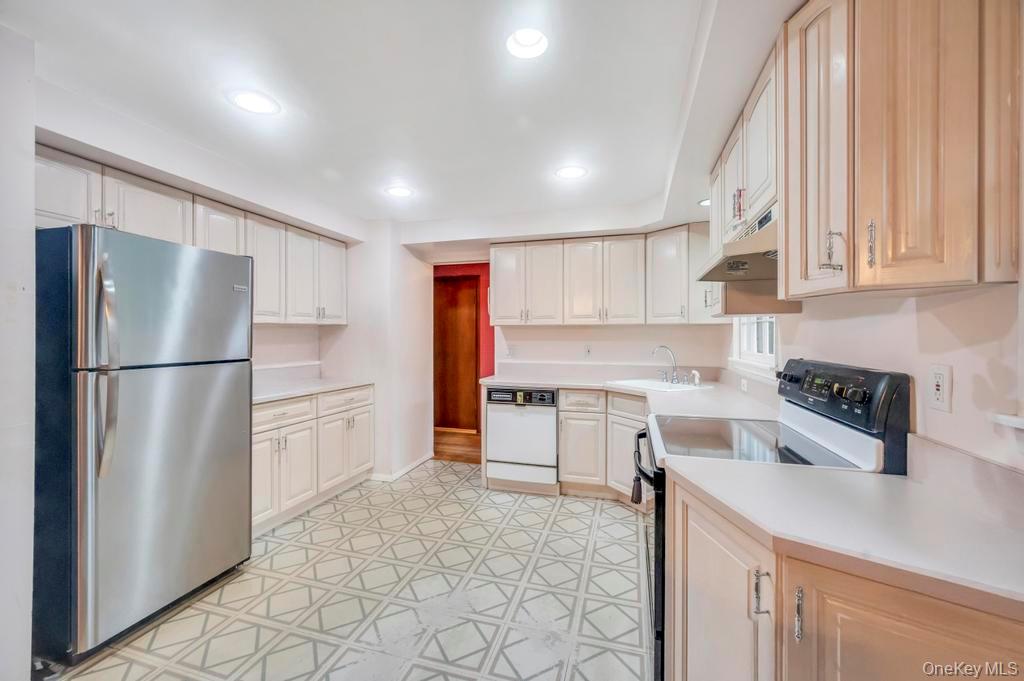 14 Woodvale Avenue, Kings Park, NY 11754