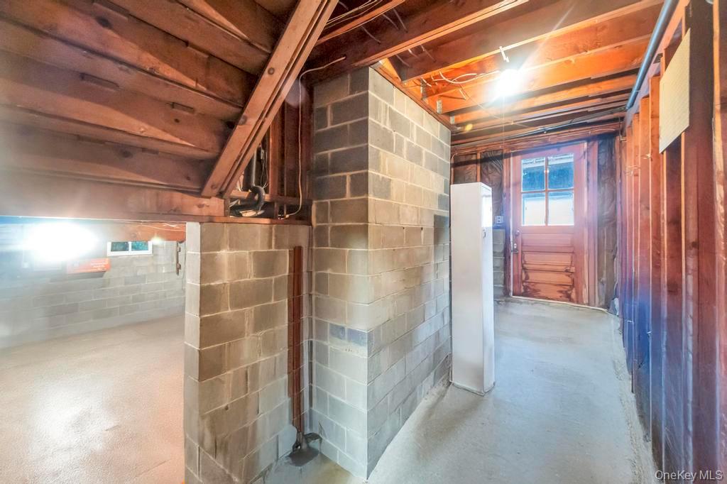 14 Woodvale Avenue, Kings Park, NY 11754