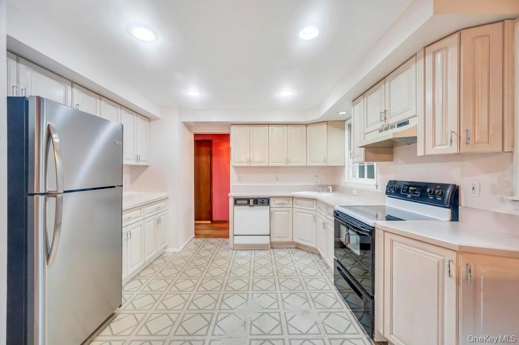 14 Woodvale Avenue, Kings Park, NY 11754