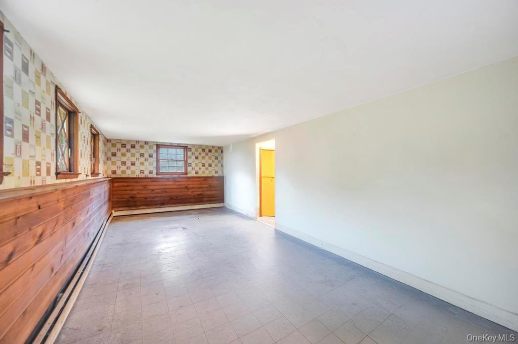 14 Woodvale Avenue, Kings Park, NY 11754