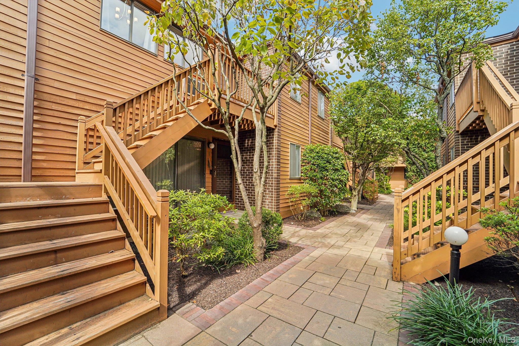 15 Greenridge Avenue # 16, White Plains, NY 10605