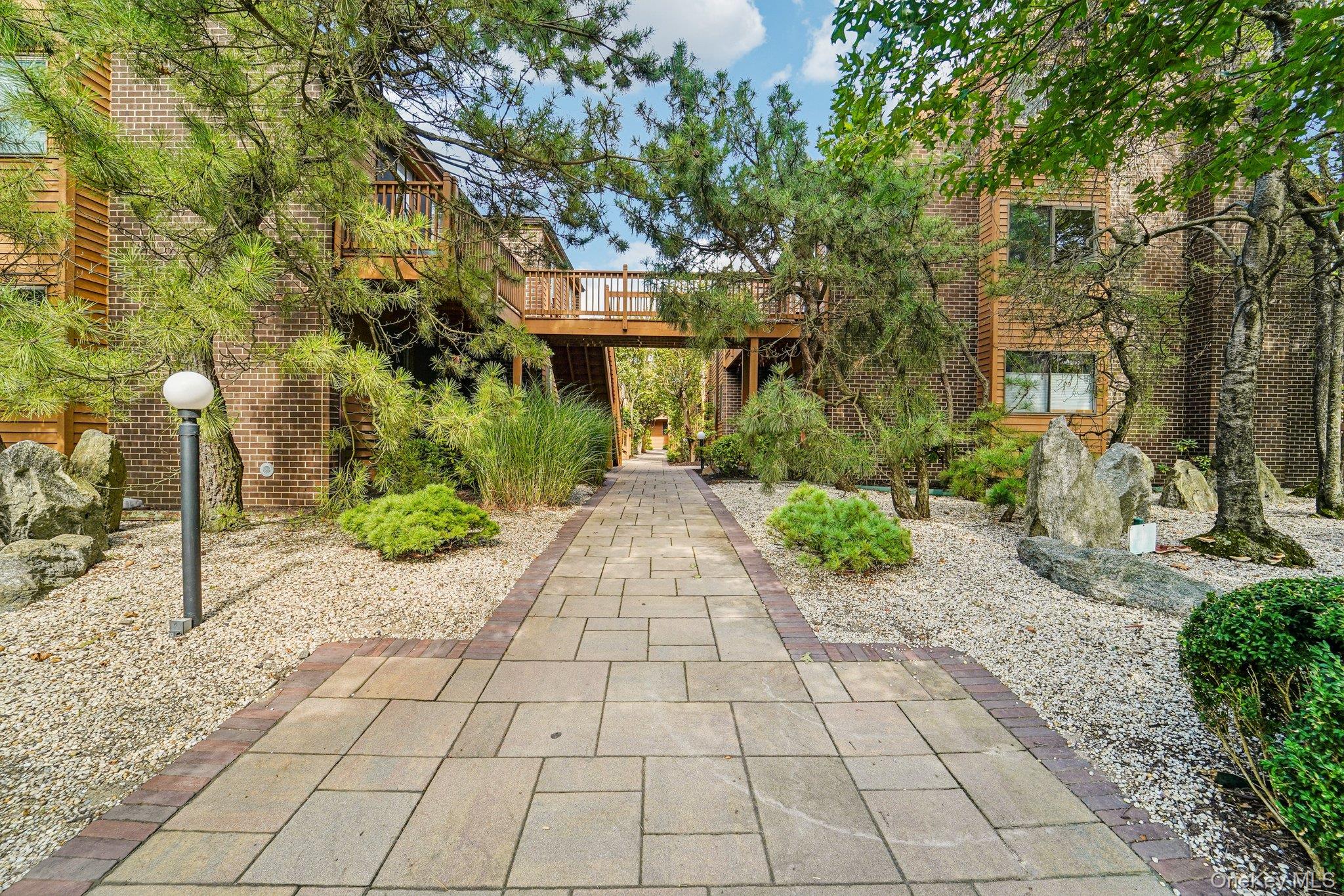 15 Greenridge Avenue # 16, White Plains, NY 10605