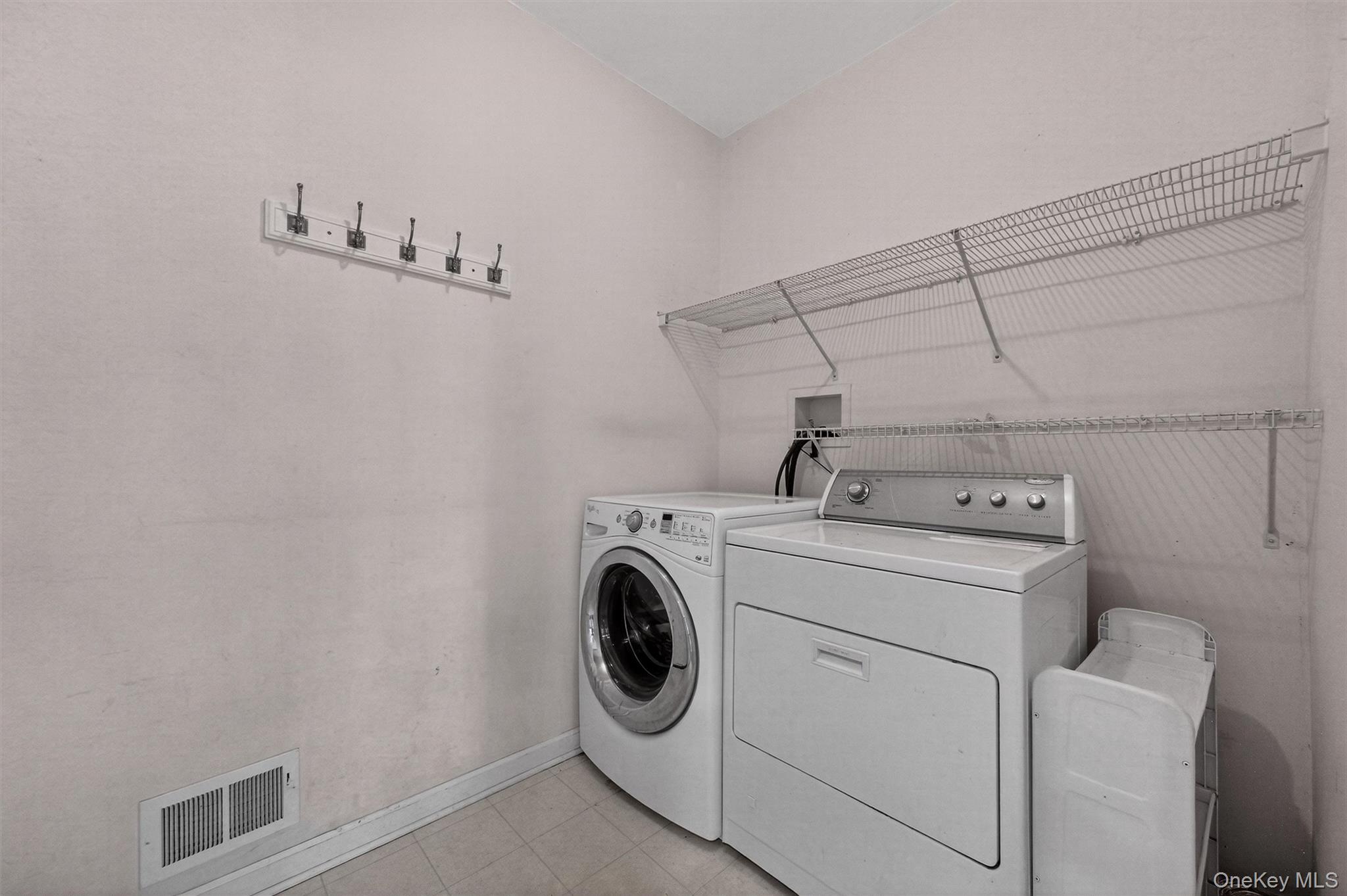 2806 Cherry Tree Way, New Windsor, NY 12553