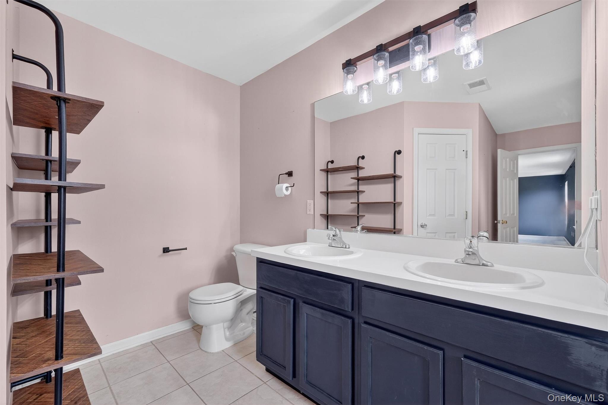 2806 Cherry Tree Way, New Windsor, NY 12553