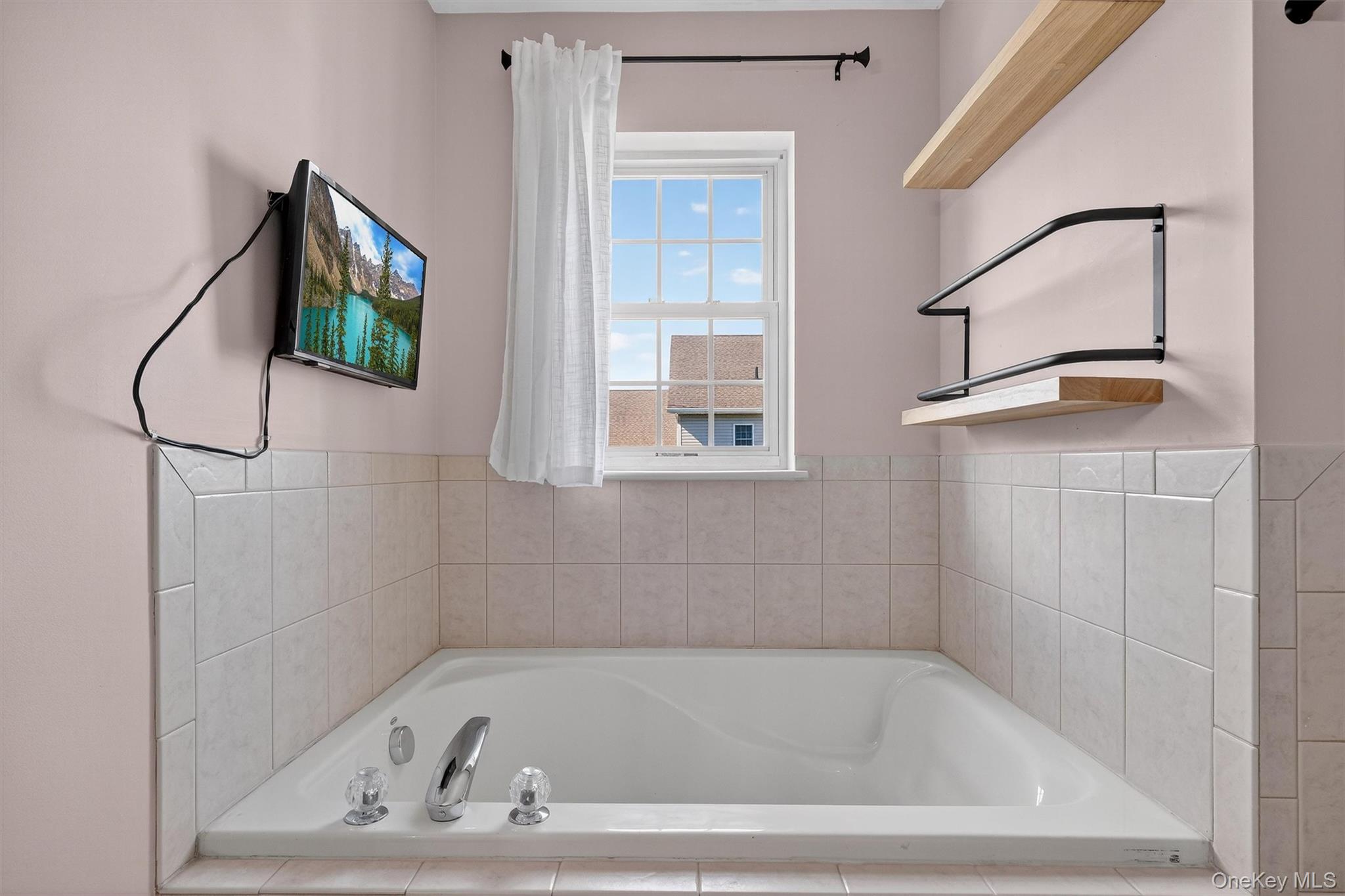 2806 Cherry Tree Way, New Windsor, NY 12553