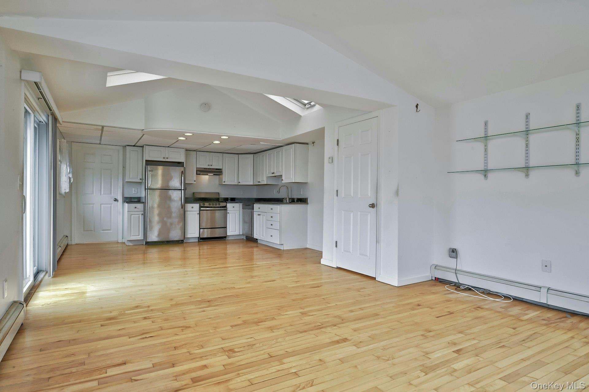 2 Bayview Avenue E, Lindenhurst, NY 11757