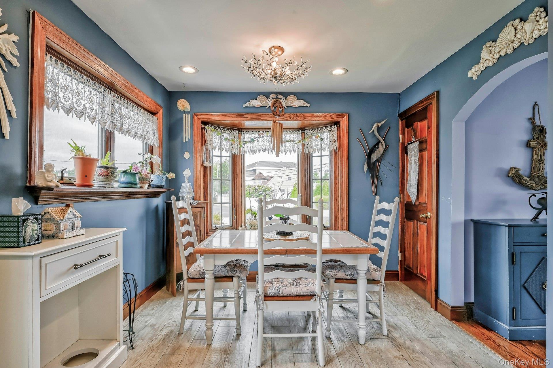 2 Bayview Avenue E, Lindenhurst, NY 11757