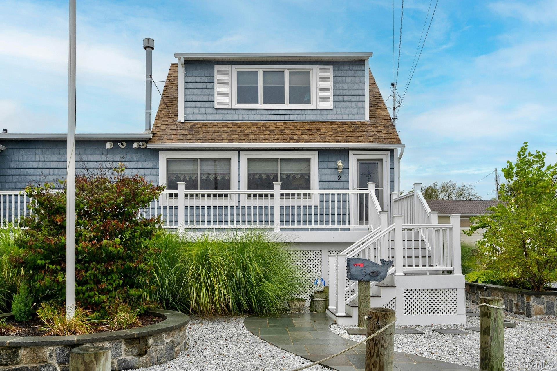 2 Bayview Avenue E, Lindenhurst, NY 11757