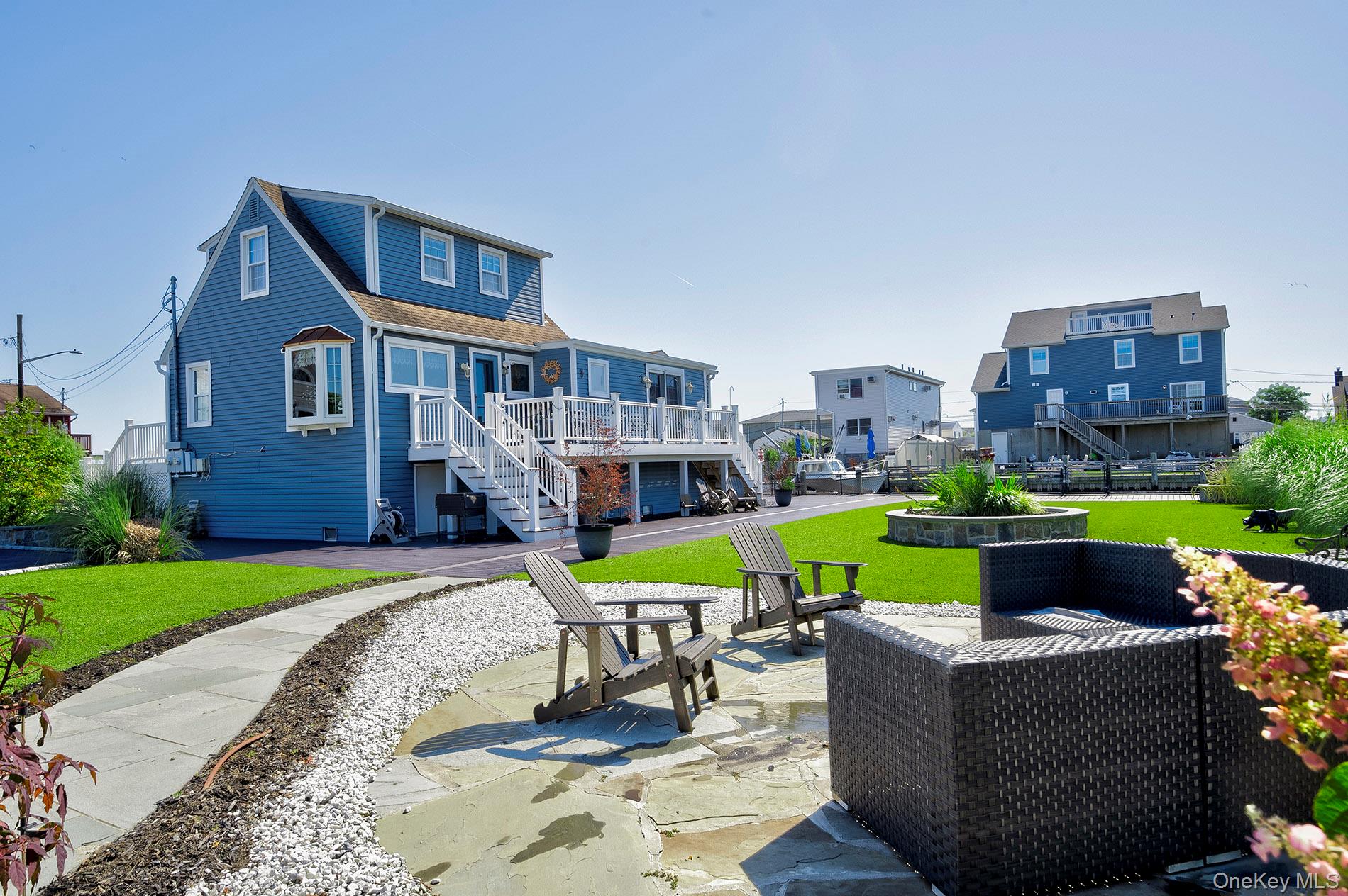 2 Bayview Avenue E, Lindenhurst, NY 11757