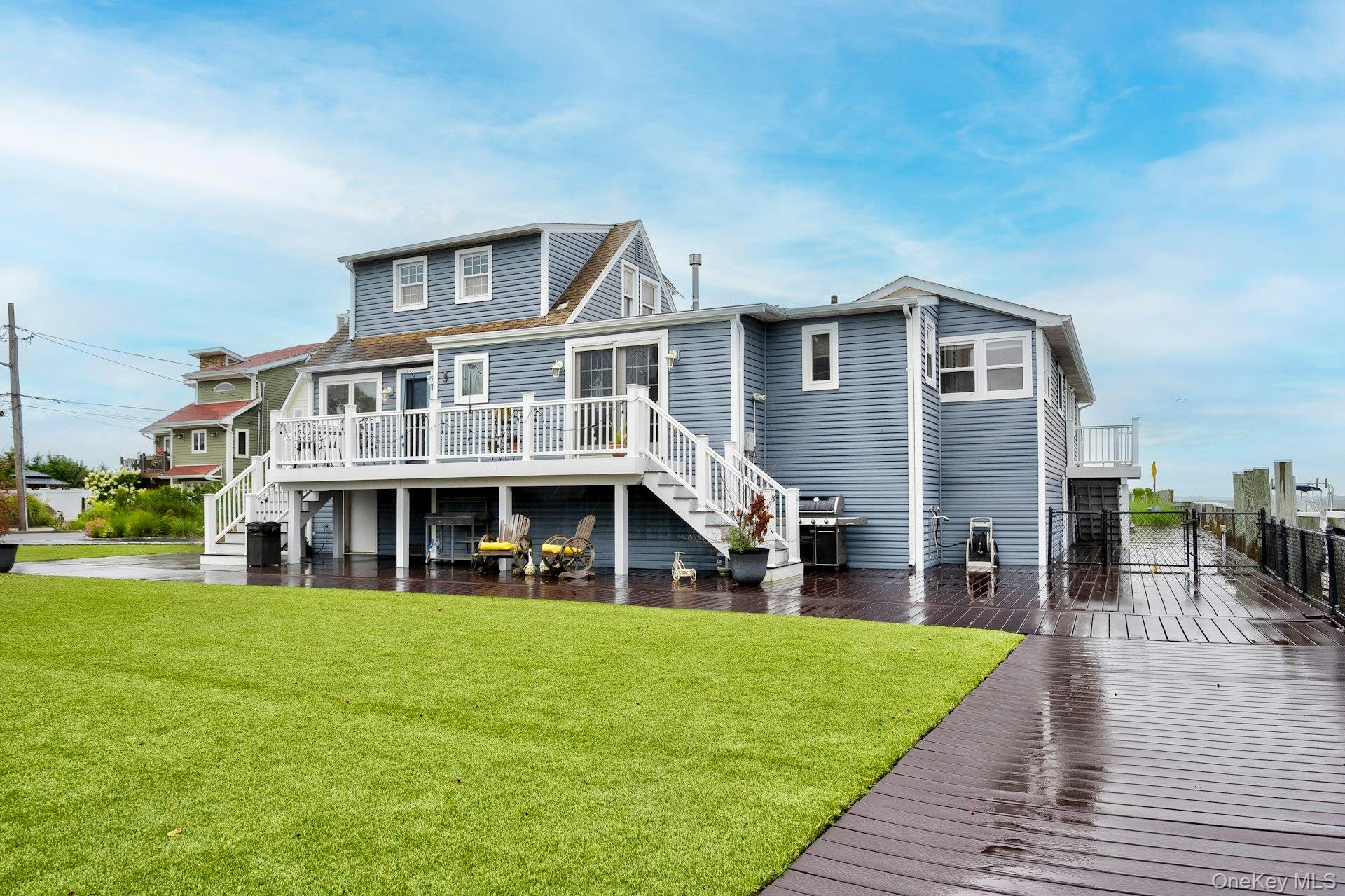 2 Bayview Avenue E, Lindenhurst, NY 11757