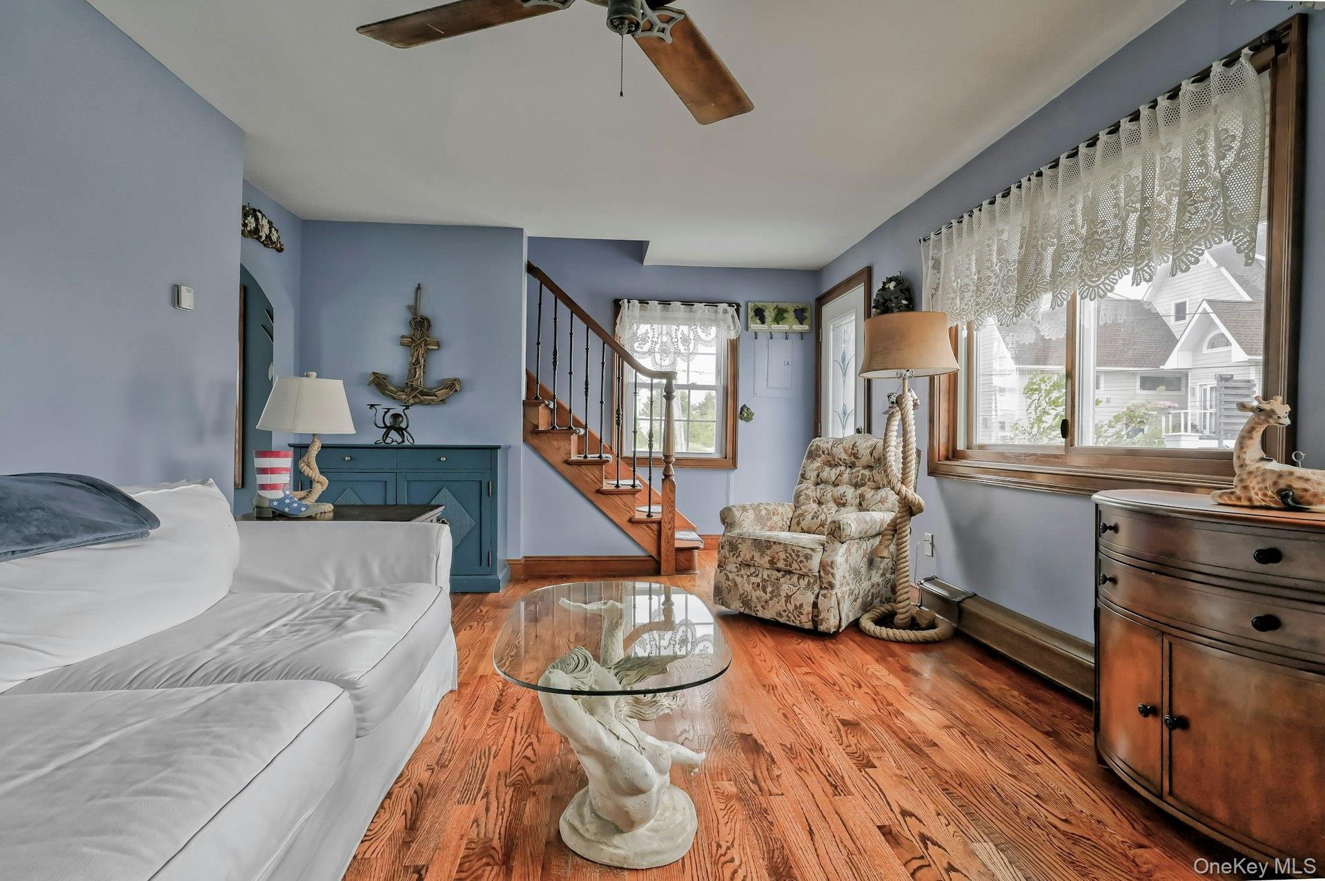 2 Bayview Avenue E, Lindenhurst, NY 11757