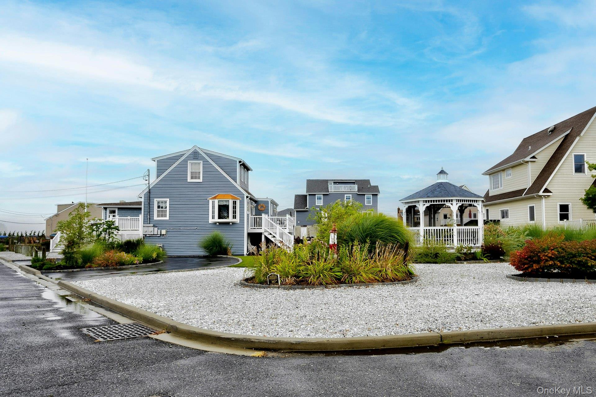 2 Bayview Avenue E, Lindenhurst, NY 11757