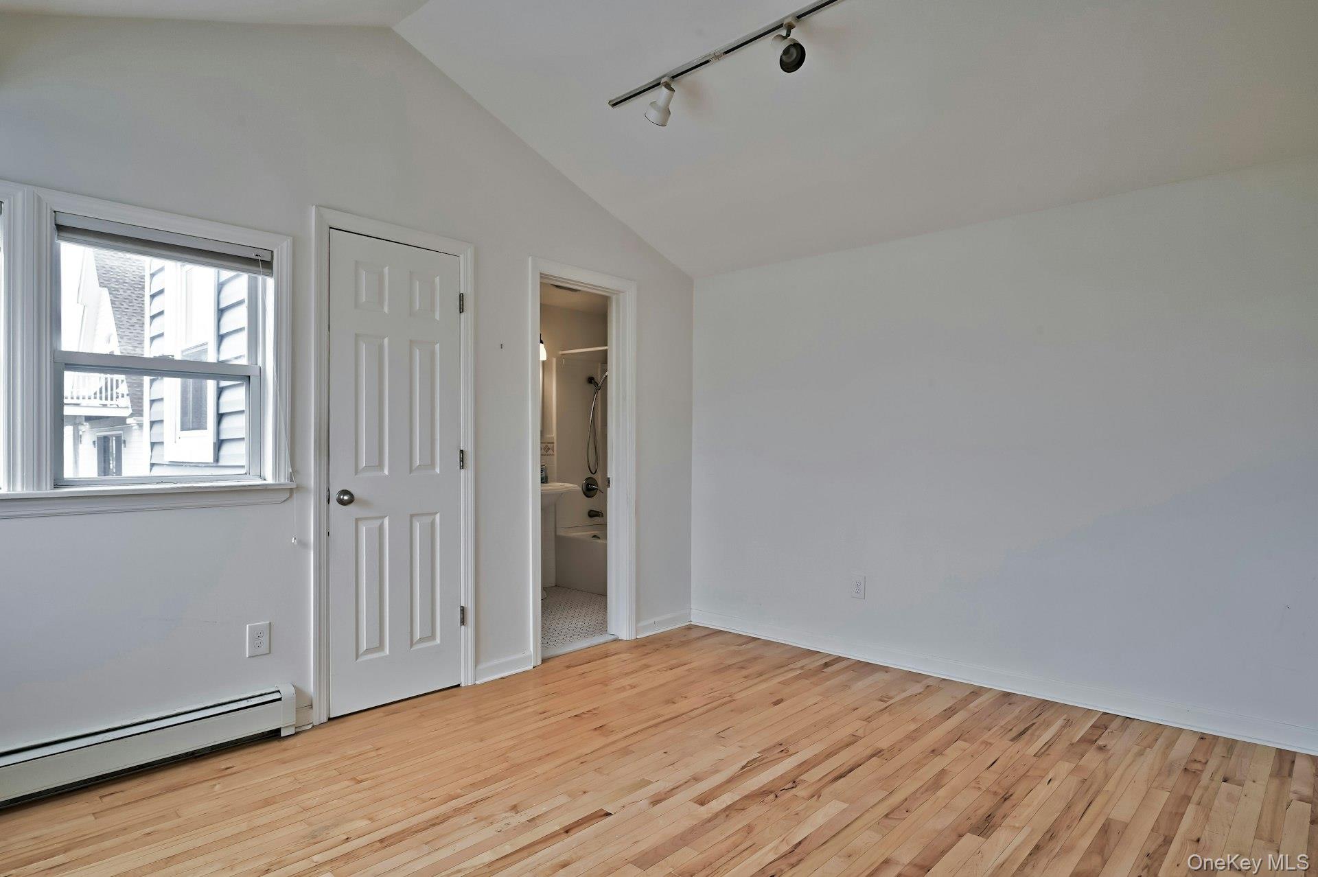 2 Bayview Avenue E, Lindenhurst, NY 11757