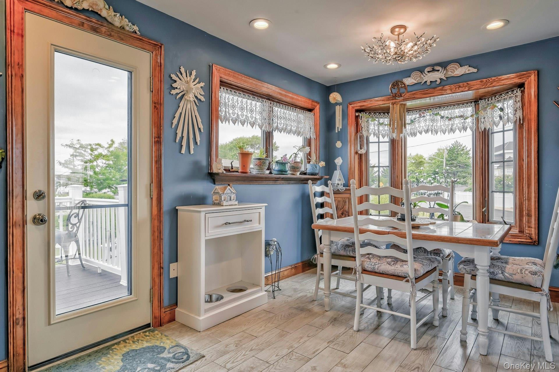 2 Bayview Avenue E, Lindenhurst, NY 11757